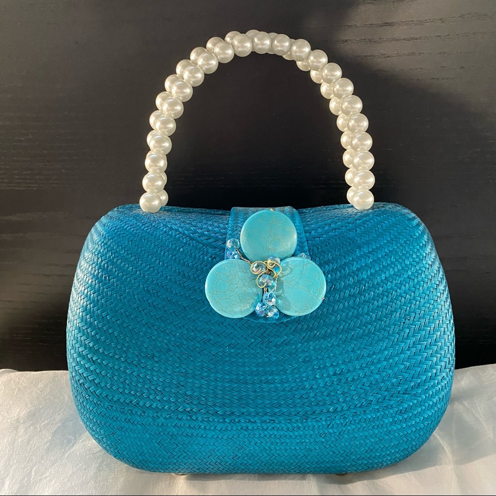 Beautiful woven handcrafted purse! 💙